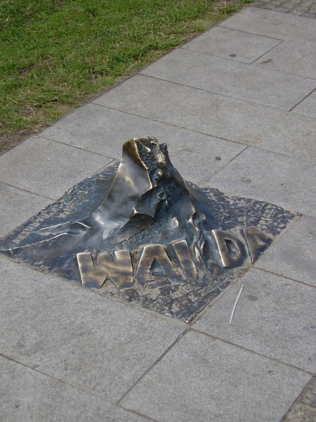 Monument na Promenadzie Gwiazd w Międzyzdrojach poświęcony Andrzejowi Wajdzie