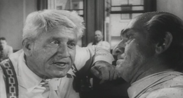 Spencer Tracy (z lewej) w filmie Kto sieje wiatr