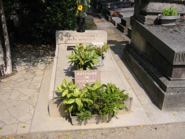 Grób Yvesa Montanda na cmentarzu Père Lachaise w Paryżu.