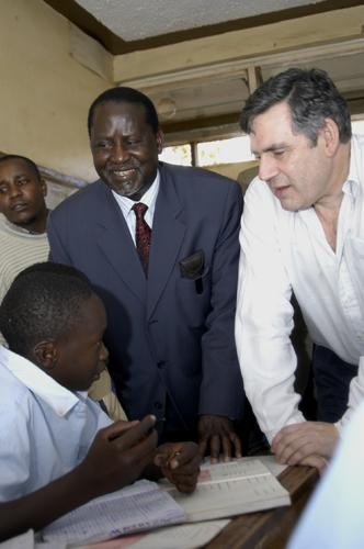 Raila Odinga (z lewej)i Gordon Brown, 2005.