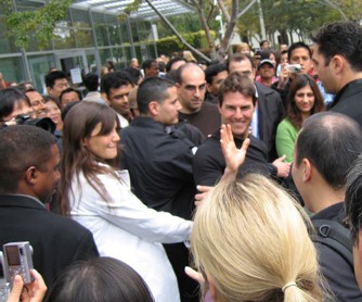 Tom Cruise i Katie Holmes na konferencji prasowej z Yahoo! w marcu 2006.