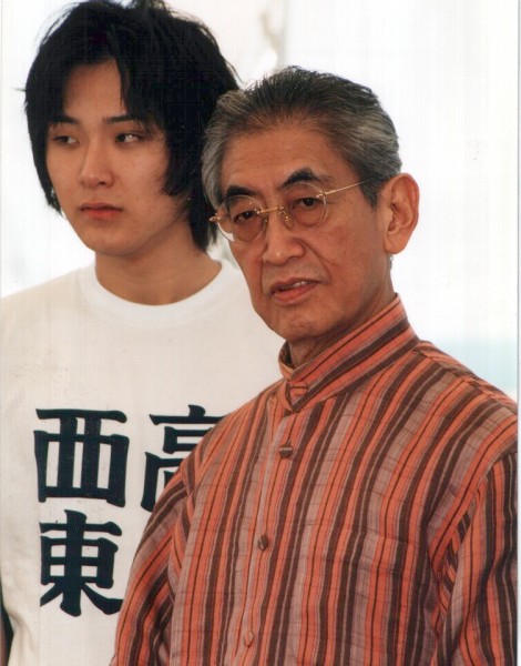 Nagisa Oshima (z przodu) i Ryuhei Matsuda na festiwalu w Cannes w 2000 roku.