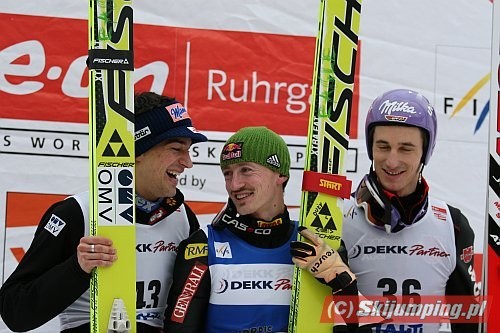 Podium zawodów Pucharu Świata w Lahti w 2007 r. Od lewej: Andreas Kofler (2. miejsce), Adam Małysz (1. miejsce), Martin Schmitt (3. miejsce)