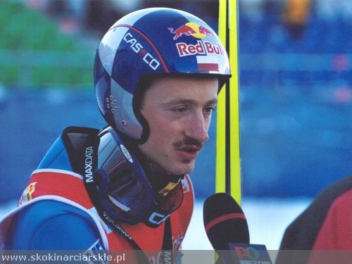 Adam Małysz podczas udzielania wywiadu w czasie Turnieju Czterech Skoczni 2004/2005