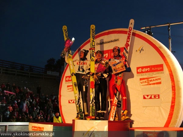 Podium zawodów Pucharu Świata w Oslo w 2007 roku. Od lewej: Andreas Küttel (2. miejsce), Adam Małysz (1. miejsce), Anders Bardal (3. miejsce)