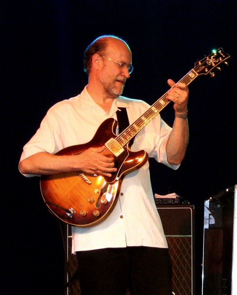 John Scofield podczas koncertu w Warszawie, 23 lipca 2004