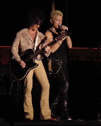 Steve Stevens (po lewej) i Billy Idol (po prawej)