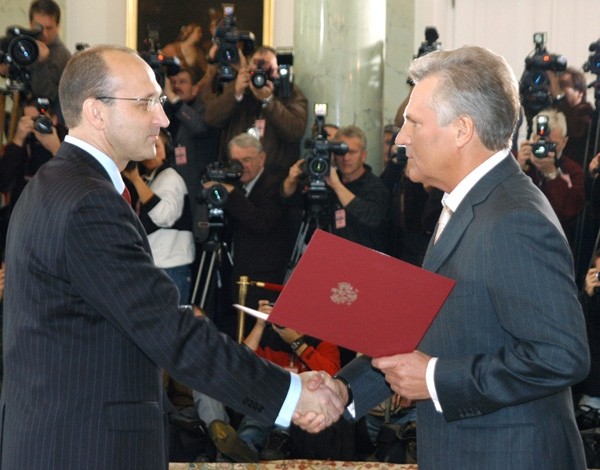 Uroczystość zaprzysiężenia Kazimierza Marcinkiewicza na premiera przez prezydenta RP Aleksandra Kwaśniewskiego.