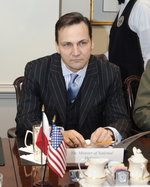 Min. Sikorski podczas spotkania z Donaldem Rumsfeldem 7 grudnia 2005 w Pentagonie.