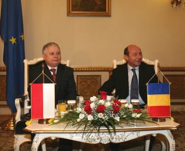 Traian Băsescu w towarzystwie Lecha Kaczyńskiego, 2 lutego 2007