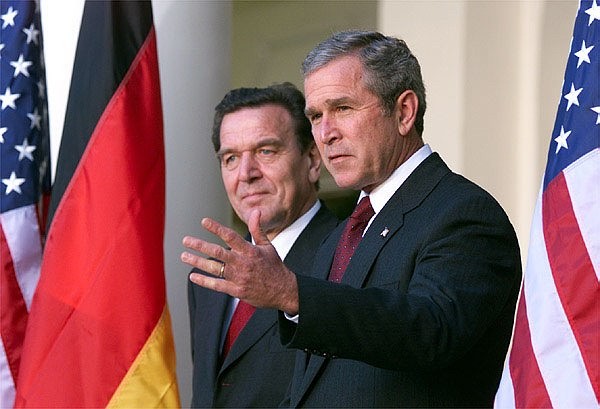 Gerhard Schröder i prezydent USA George W. Bush