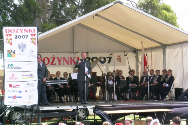 Mike Rann przemawiający w czasie "Polish Dozynki Festival" w Adelajdzie 2007