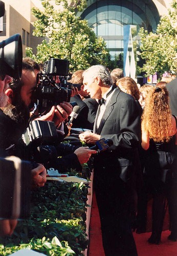 Alan Alda podczas rozdania nagród Emmy w 1994