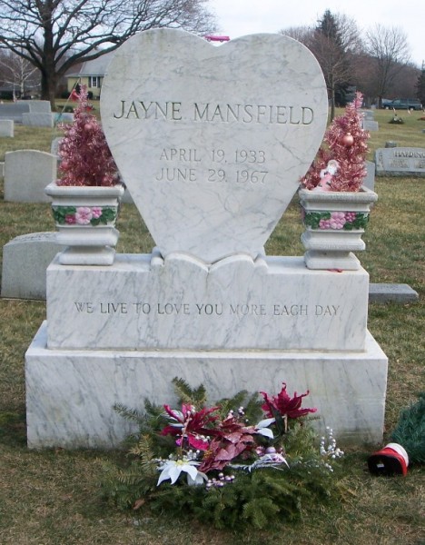 Grób Jayne Mansfield na Fairview Cemetery, Pen Argyl, Pensylwania