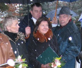 Ewa Błaszczyk i Maria Kaczyńska, wmurowanie kamienia węgielnego pod Klinikę „Budzik” (Warszawa, 26 listopada 2007)