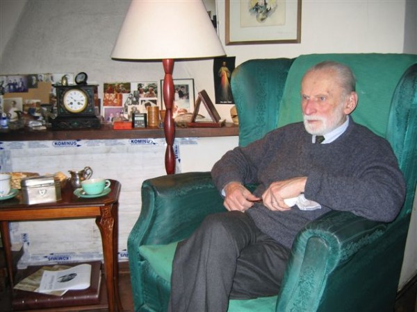 Prof. Jacek Woźniakowski w swoim krakowskim mieszkaniu, 4 marca 2006