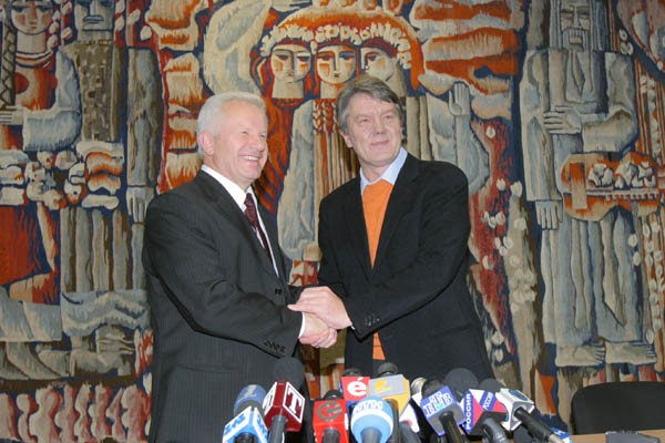 O. Moroz i Wiktor Juszczenko, 2004