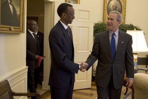 Paul Kagame oraz George W. Bush, kwiecień 2005.